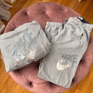 NIKE- GREY AND METALLIC SILVER - JOGGER AND HOODIE SET